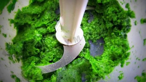 лапша в зеленом шпинатном соусе