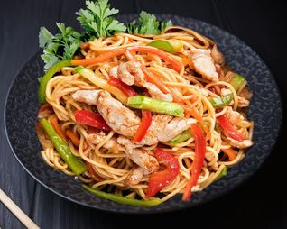 Лапша вок в кисло-сладком соусе