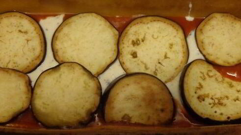 лазанья с баклажанами, рикоттой и моцареллой