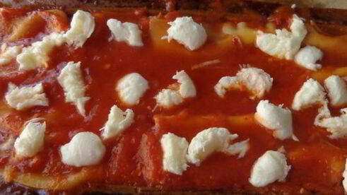 лазанья с баклажанами, рикоттой и моцареллой