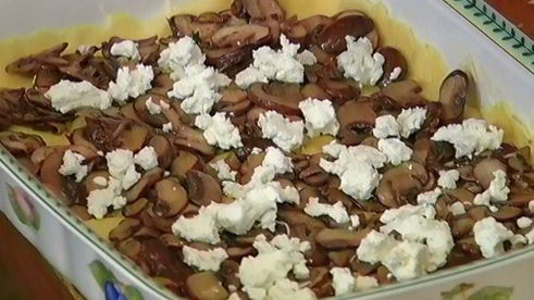 лазанья с грибами, козьим сыром и шпинатом