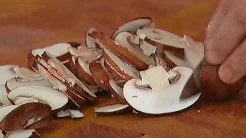 лазанья с грибами, козьим сыром и шпинатом