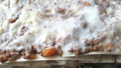 лазанья с рагу болоньезе, грибами и моцареллой