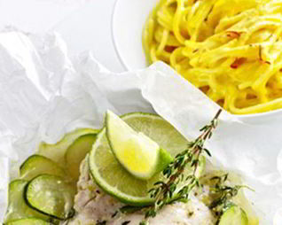 Фаршированные куриные грудки с цукини и со спагетти с шафраном