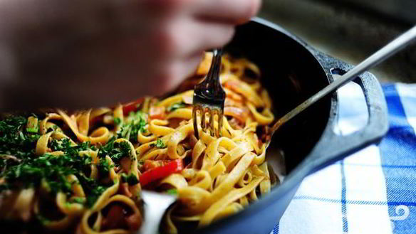 Рецепт Макароны с курицей и овощами