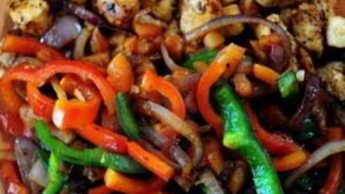 макароны с курицей и овощами