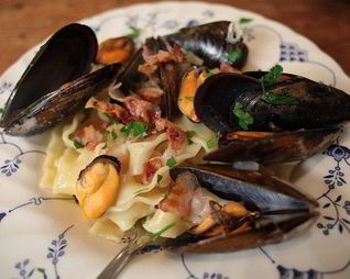 Макароны с мидиями под соусом из сидра