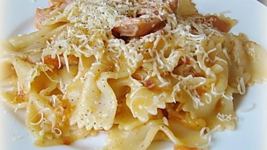 Рецепт макароны с сосисками и помидорами