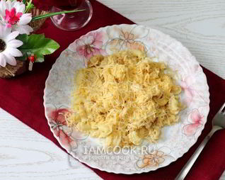 Макароны с сыром и хрустящей крошкой