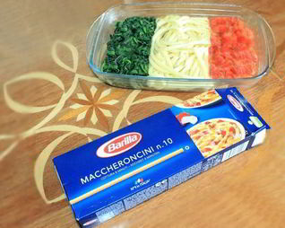 Макароны со шпинатом и помидорами