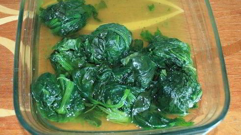 макароны со шпинатом и помидорами