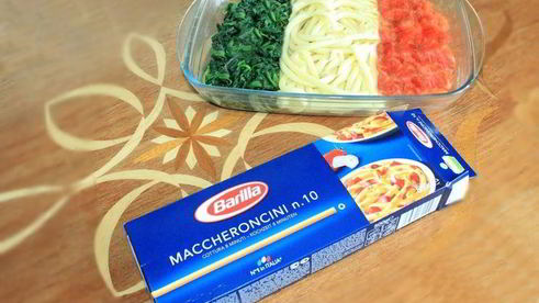 макароны со шпинатом и помидорами