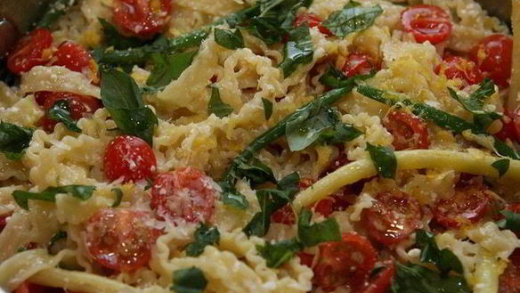 Рецепт Макароны со стручковой фасолью и помидорами