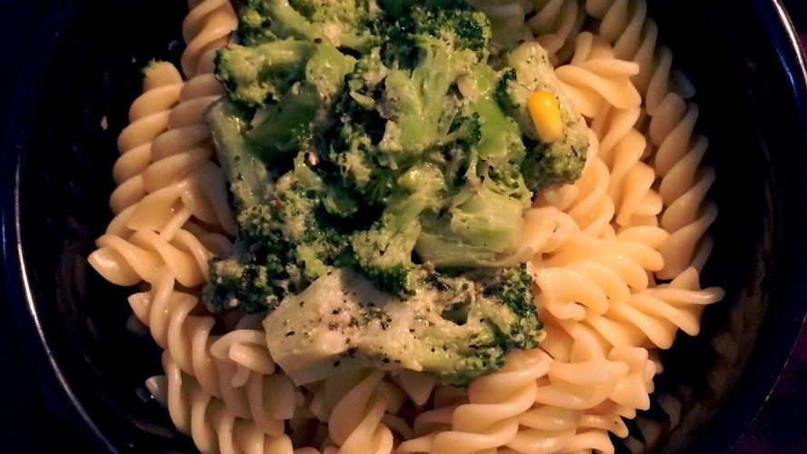 Рецепт макароны в молочно-овощном соусе с пряными травами
