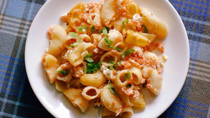 Рецепт макароны, запеченные с помидорами и брынзой