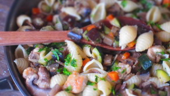 Рецепт Паста c курицей, овощами и грибами