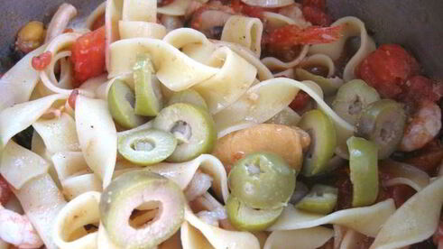 паста феттучине, запеченная с морепродуктами