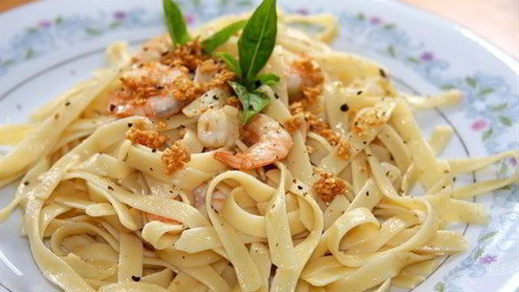 Рецепт Паста лингвини с креветками и свежей зеленью