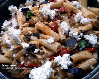 Паста с баклажанами, фетой и грецкими орехами