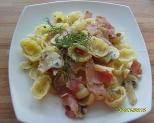 Паста с грибами и ветчиной