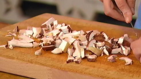 паста с грибами, маскарпоне и зеленым горошком