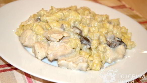 Рецепт Паста с курицей и грибами в сырно-сливочном соусе