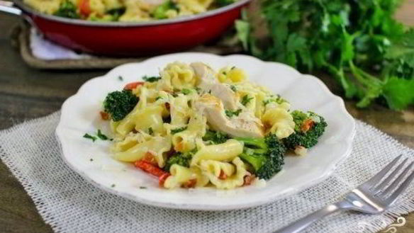 Рецепт Паста с курицей и овощами