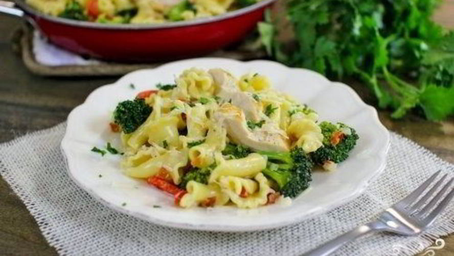 Рецепт паста с курицей и овощами