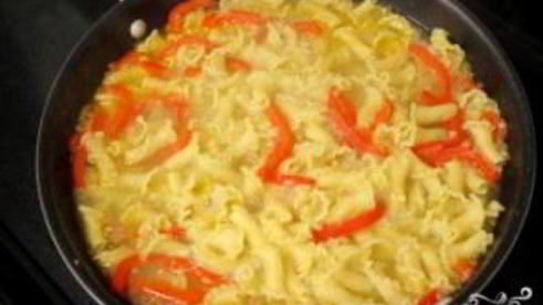 паста с курицей и овощами