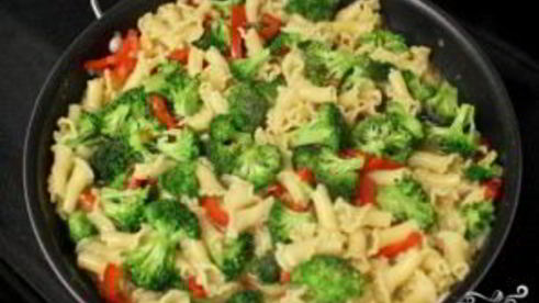 паста с курицей и овощами