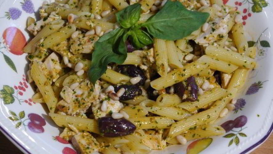 Рецепт паста с курицей, оливками и соусом песто