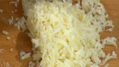 паста с курицей, оливками и соусом песто