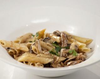 Паста с курицей с грибами