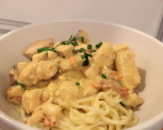 Паста с курицей в сливочном соусе