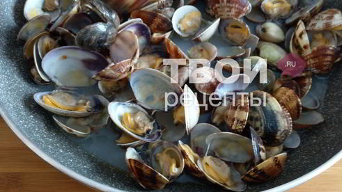 паста с моллюсками и рыбой-меч