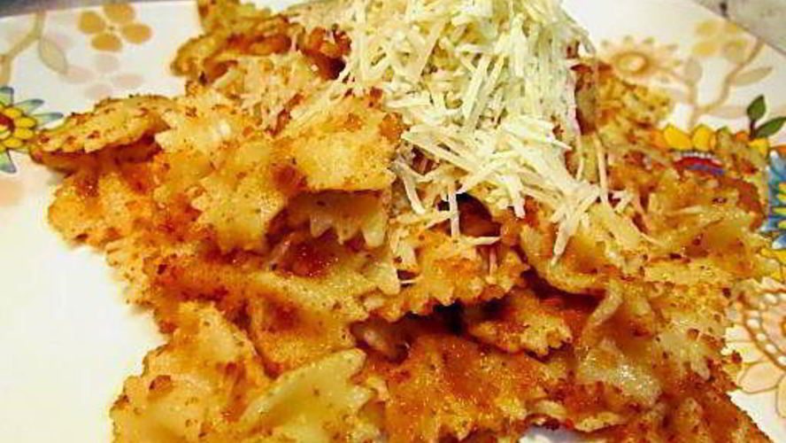 Рецепт паста с пармезаном, сухариками и чесноком