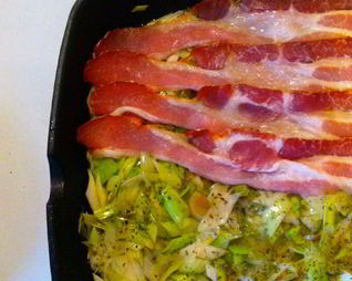 Паста с прошутто и луком-пореем