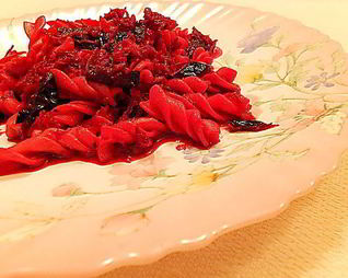 Паста с свекольным соусом