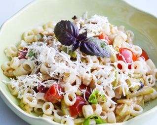 Паста с цукини и помидорами