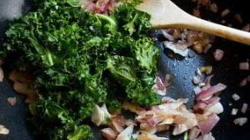 паста с тушеной капустой кале