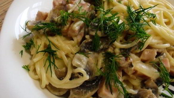 Рецепт Паста с ветчиной и грибами в сливочном соусе