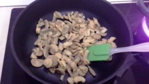 паста с ветчиной и грибами в сливочном соусе