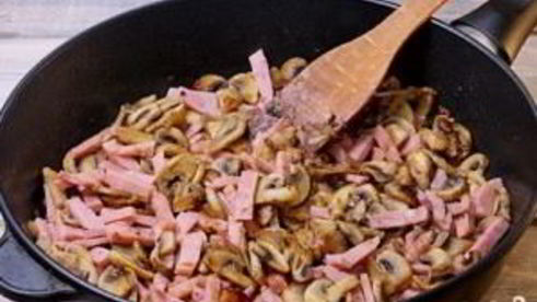 паста с ветчиной и грибами