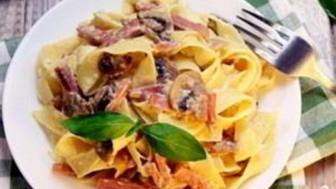 паста с ветчиной и грибами