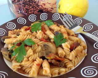 Паста в томатном соусе с грибами