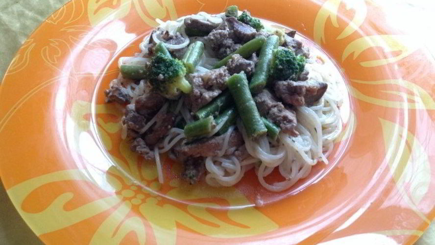 Рецепт рисовая лапша с куриной печенью и овощами