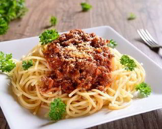 Спагетти болонезе с травами
