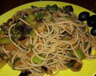 Спагетти с баклажанами и болгарским перцем