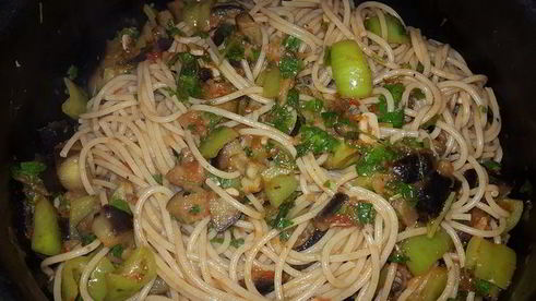 спагетти с баклажанами и болгарским перцем