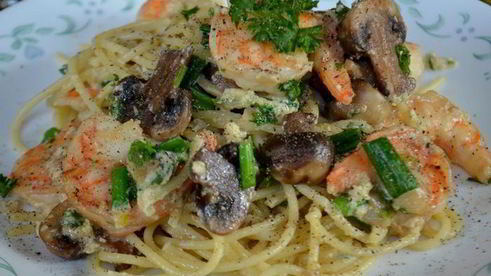 спагетти с креветками и грибами